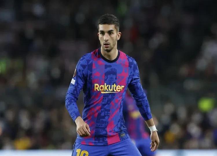 包含德布劳内在MAD比赛中锐不可当，出色防守引发热议！的词条