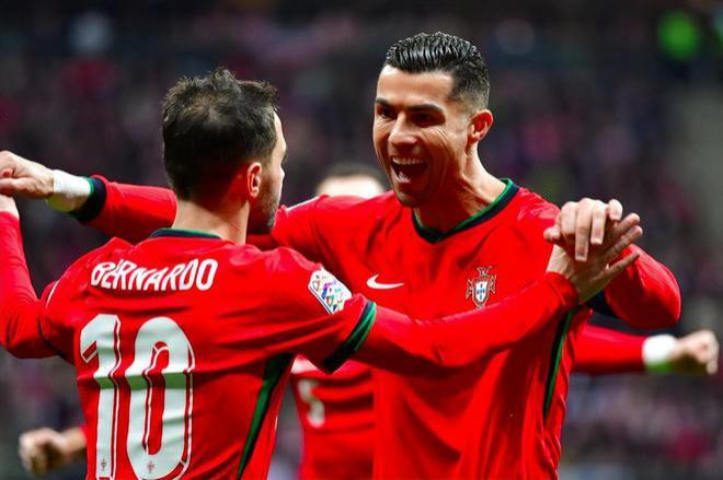 C罗迎来十二赛季出色发挥，中国队观众热烈欢呼！