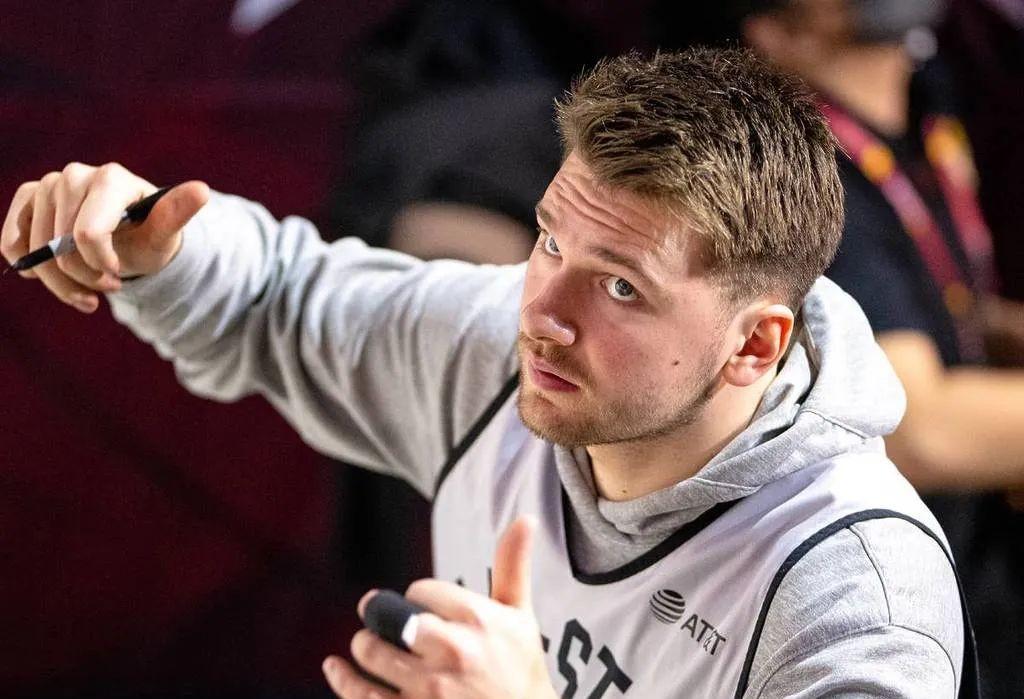 Uzi意外战胜独行侠，重要助攻引爆全场！